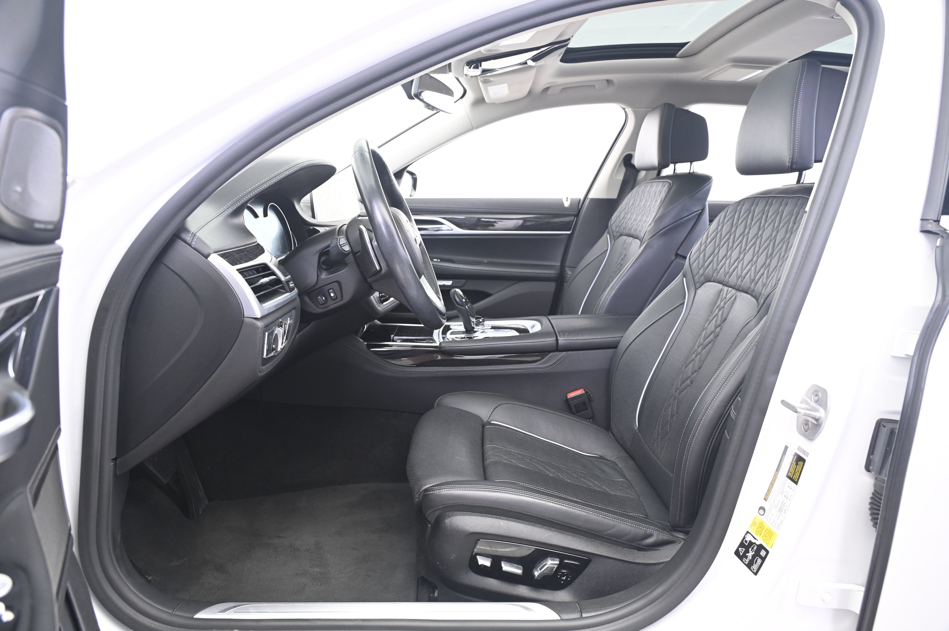 Used 2018 BMW 750i xDrive AWD/4WD image 29