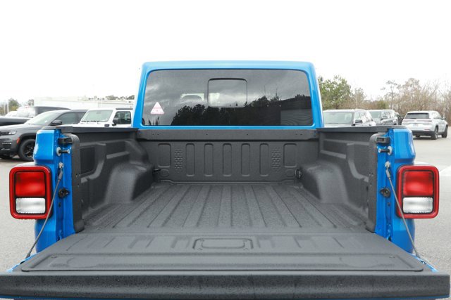 New 2026 Jeep Gladiator Sahara image 8