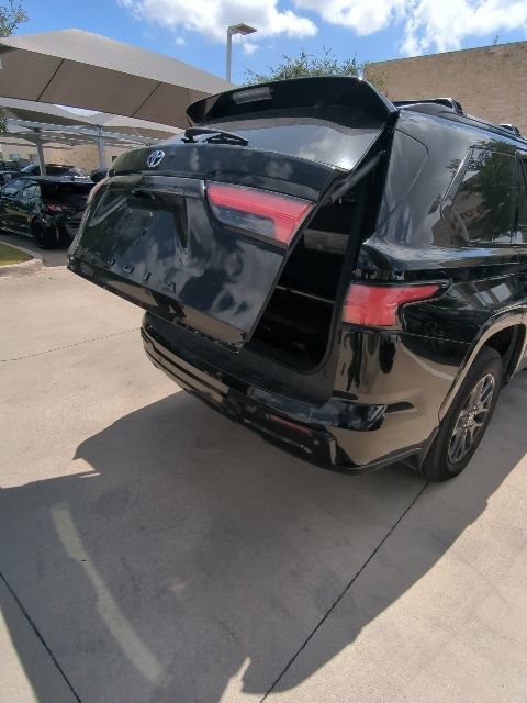 Used 2023 Toyota Sequoia Platinum AWD/4WD image 11