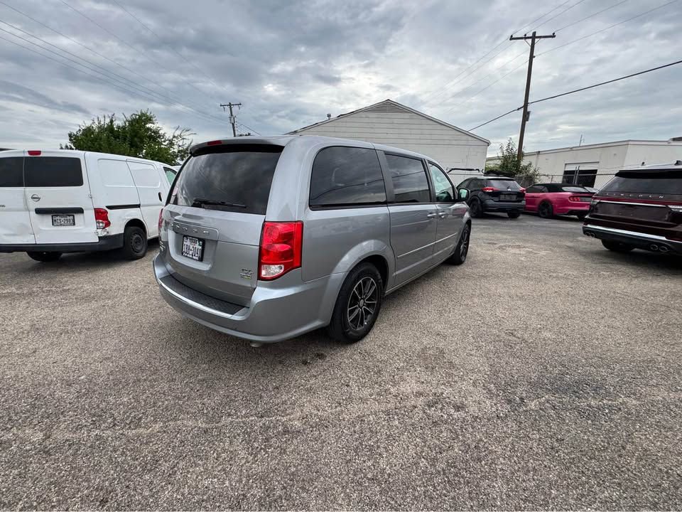 Used 2015 Dodge Grand Caravan R/T image 9