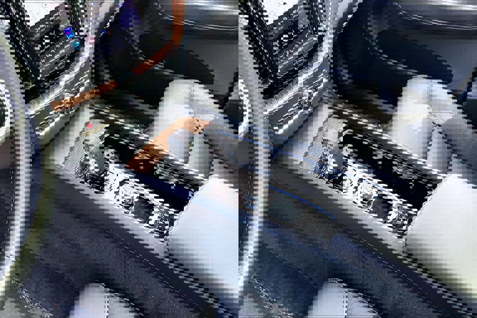 Certified 2023 Volvo XC60 B5 Plus w/ Climate Package image 16