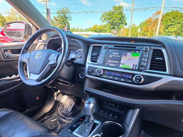 Used 2018 Toyota Highlander Limited AWD/4WD image 13
