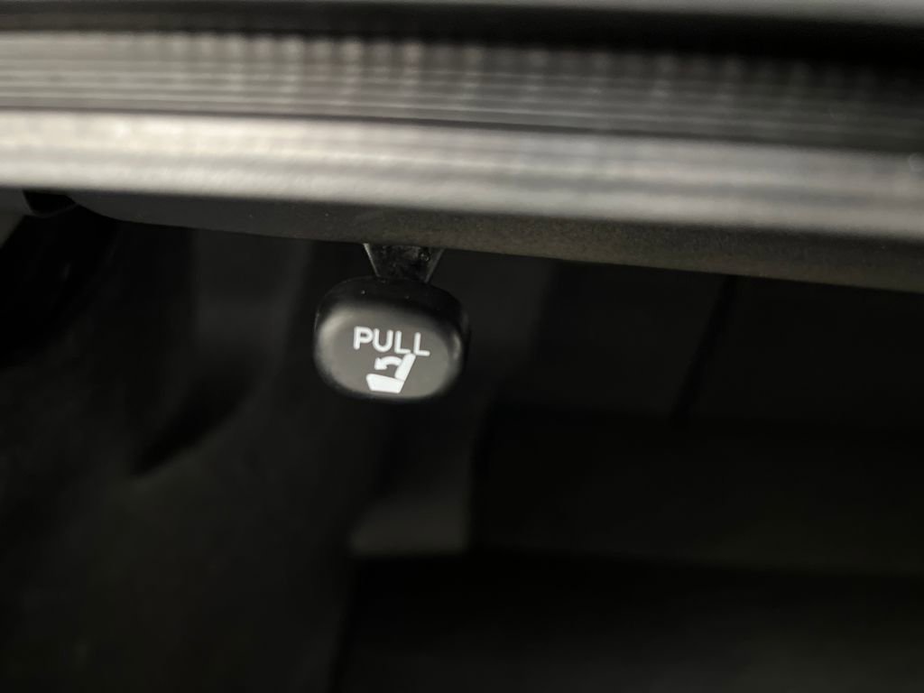 Used 2025 Toyota Camry SE FWD image 29