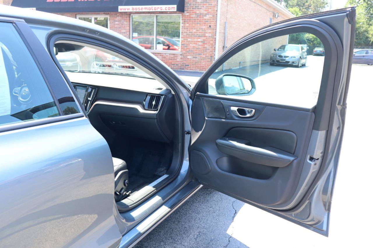 Used 2019 Volvo S60 T5 Momentum w/ Multimedia Package FWD image 10