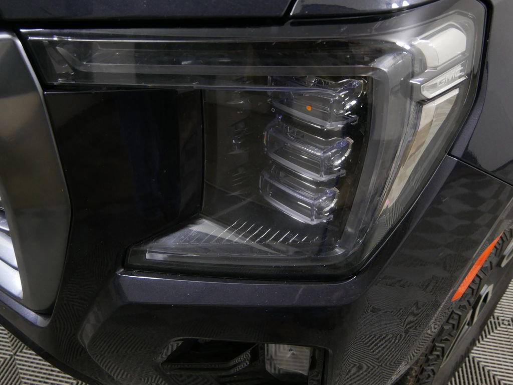 Used 2023 GMC Yukon AT4 image 9