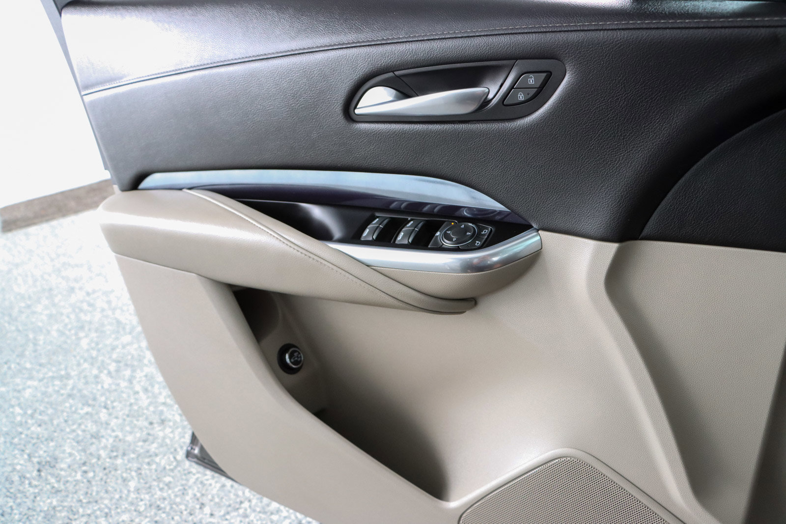 Used 2023 Cadillac XT4 Luxury w/ Cold Weather Package AWD/4WD image 22