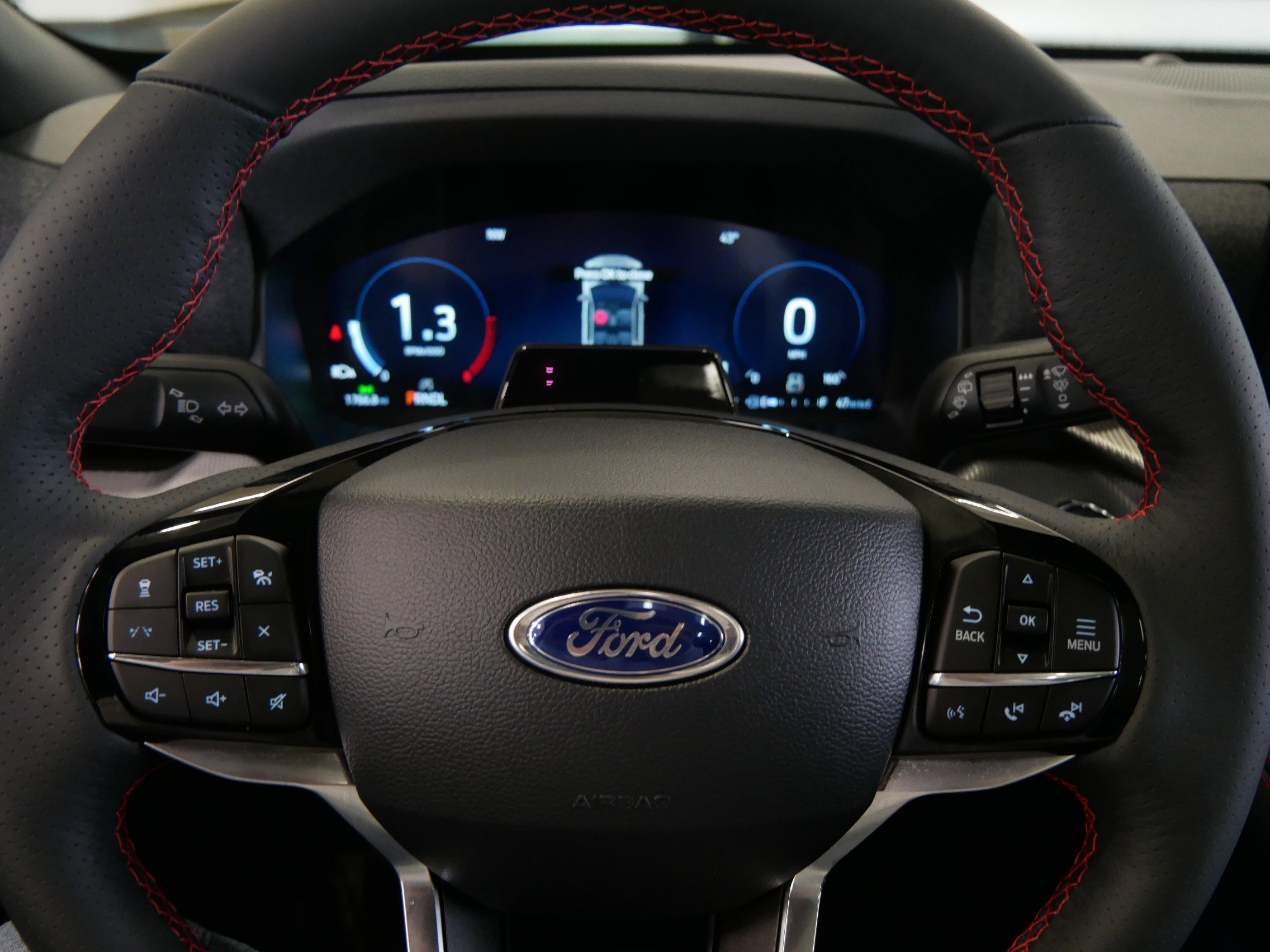 Used 2026 Ford Explorer ST-Line w/ ST-Line Street Pack image 25