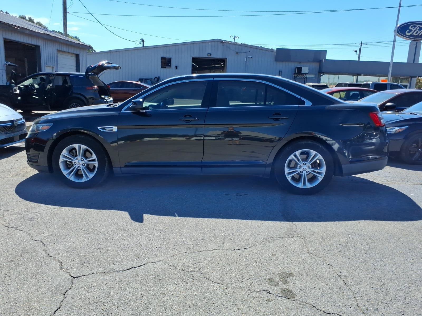 Used 2015 Ford Taurus SEL w/ Equipment Group 201A FWD image 2