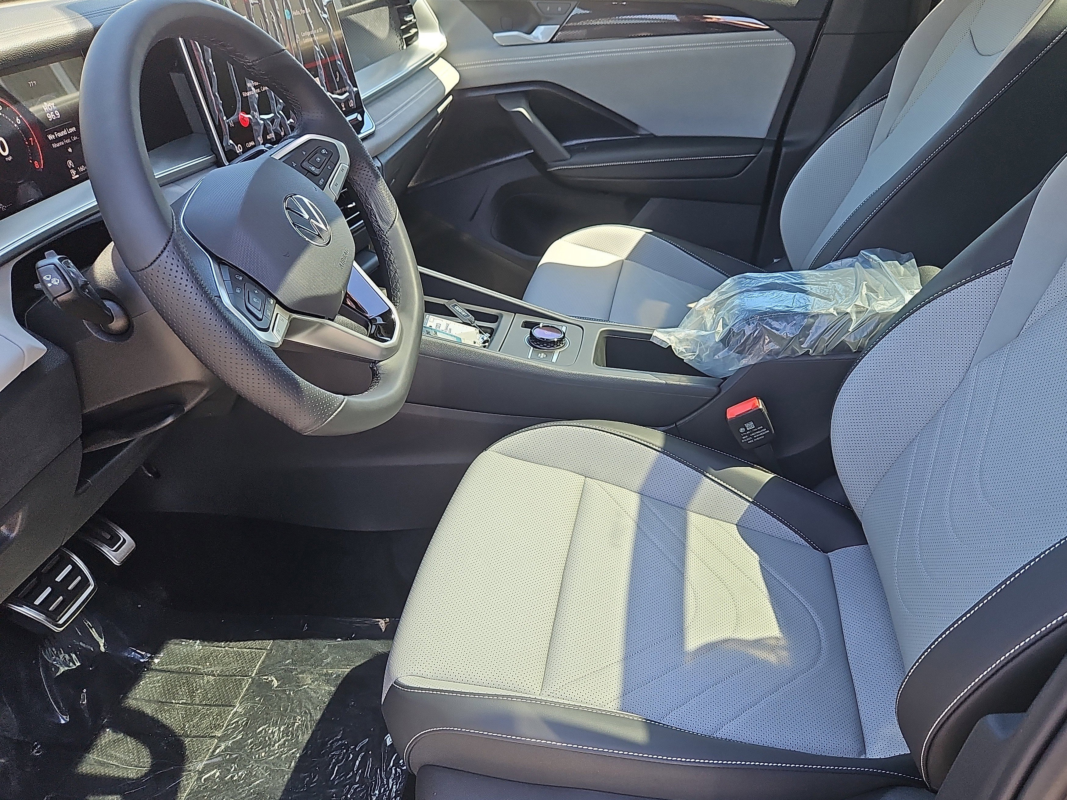 New 2026 Volkswagen Tiguan SE R-Line AWD/4WD image 16
