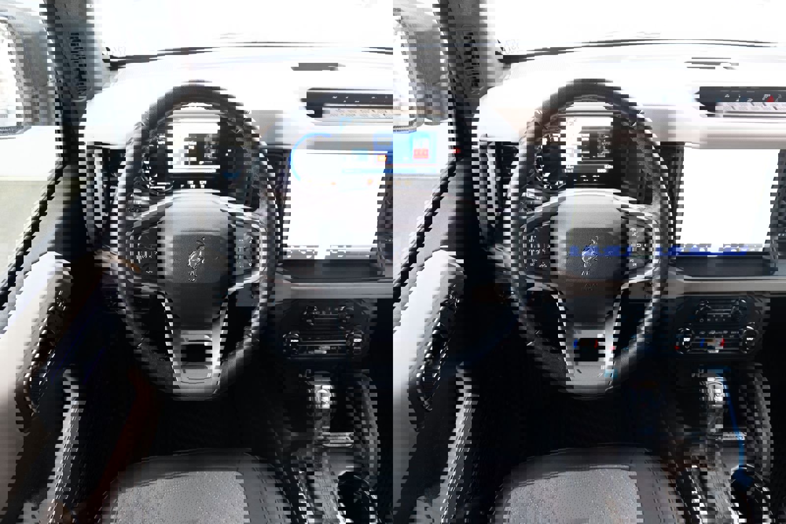 Used 2023 Ford Bronco Wildtrak image 2