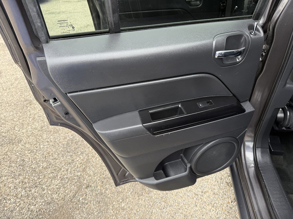 Used 2017 Jeep Patriot High Altitude AWD/4WD image 13