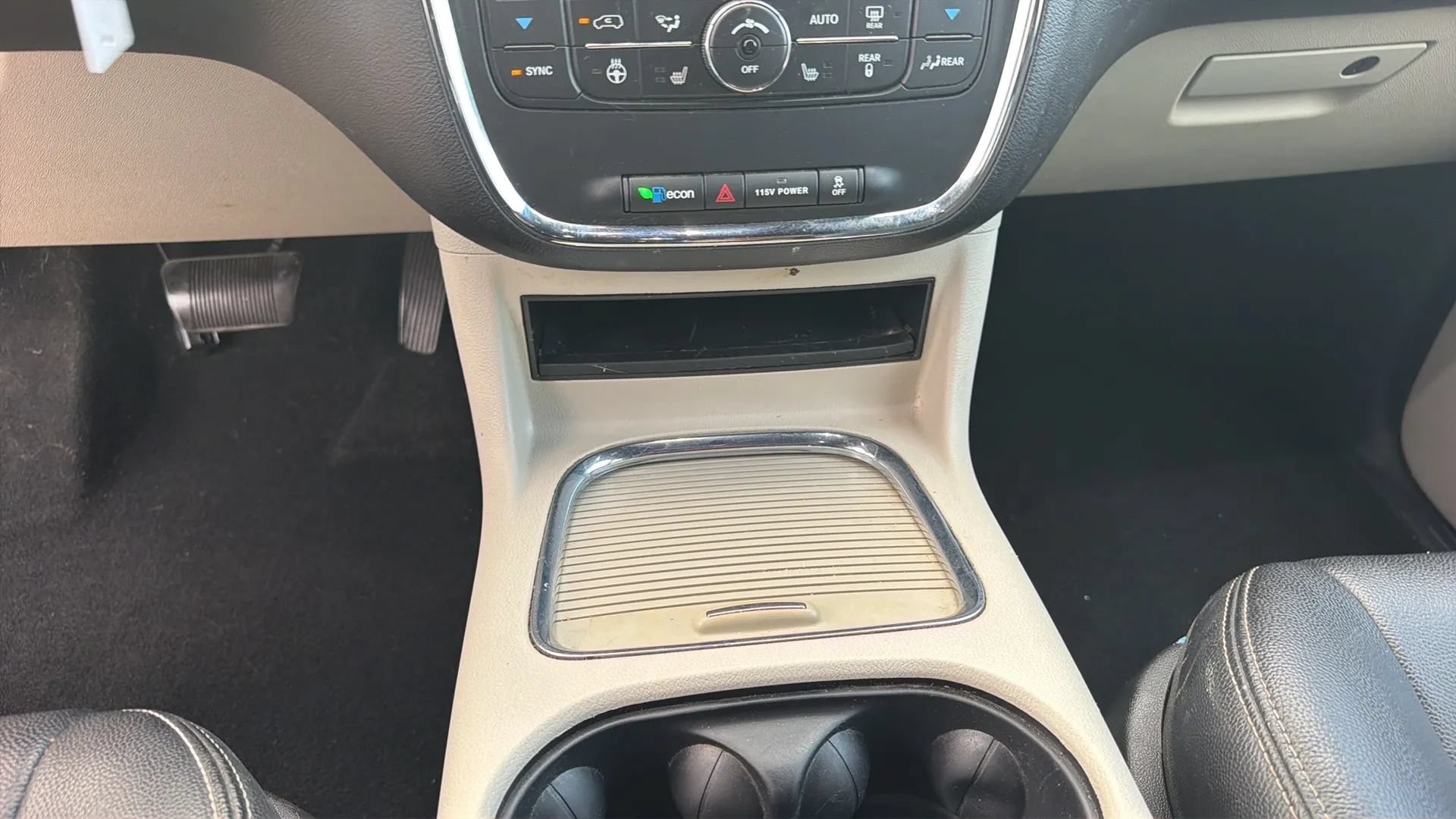 Used 2019 Dodge Grand Caravan SXT w/ Driver Convenience Group FWD image 96