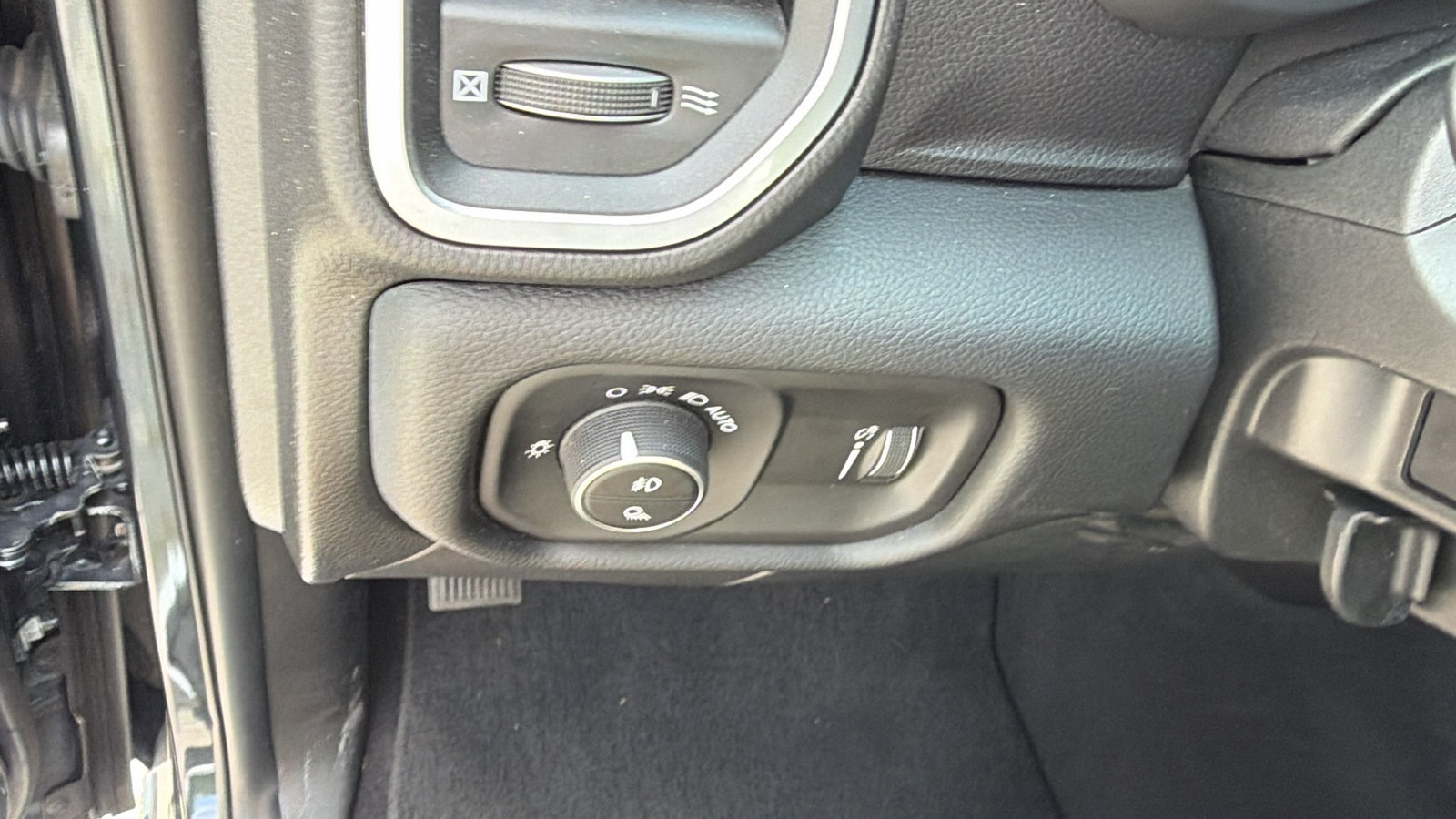 Used 2025 RAM 2500 Big Horn AWD/4WD image 25