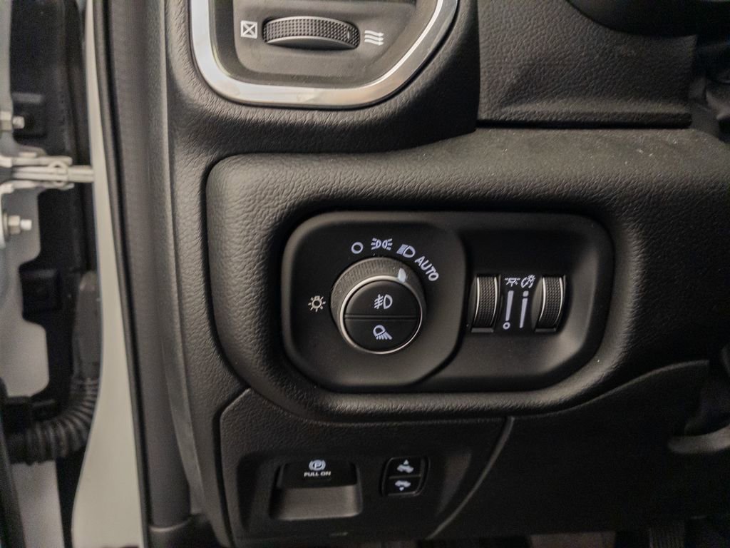 Used 2025 RAM 1500 Laramie AWD/4WD image 27