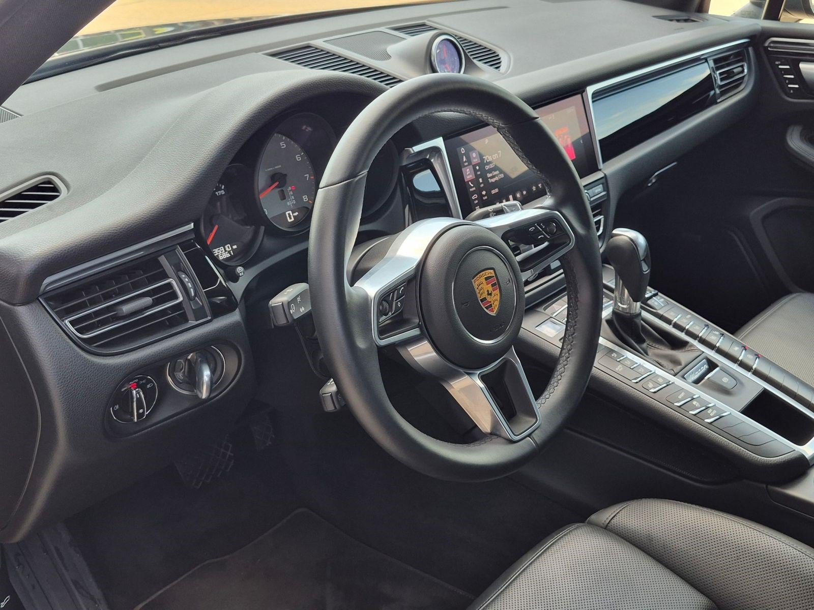 Certified 2021 Porsche Macan S AWD/4WD image 4