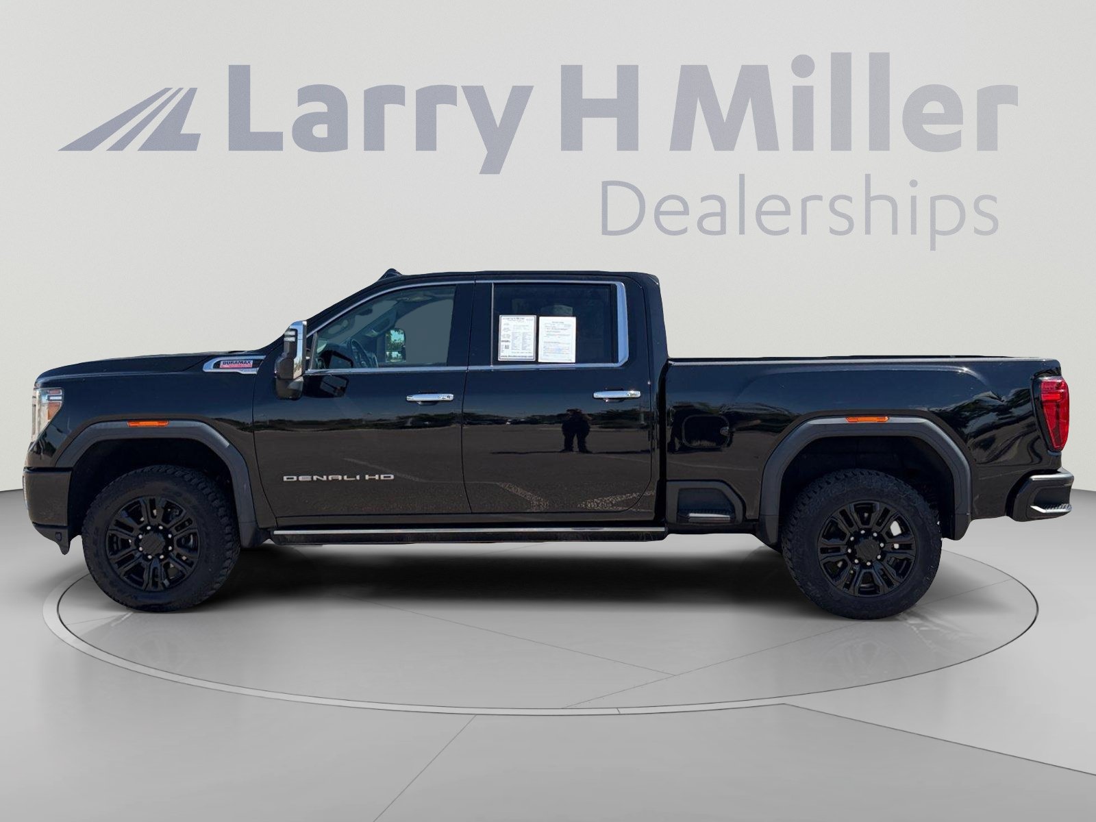 Used 2021 GMC Sierra 2500 Denali w/ Denali Black Diamond Edition AWD/4WD image 3