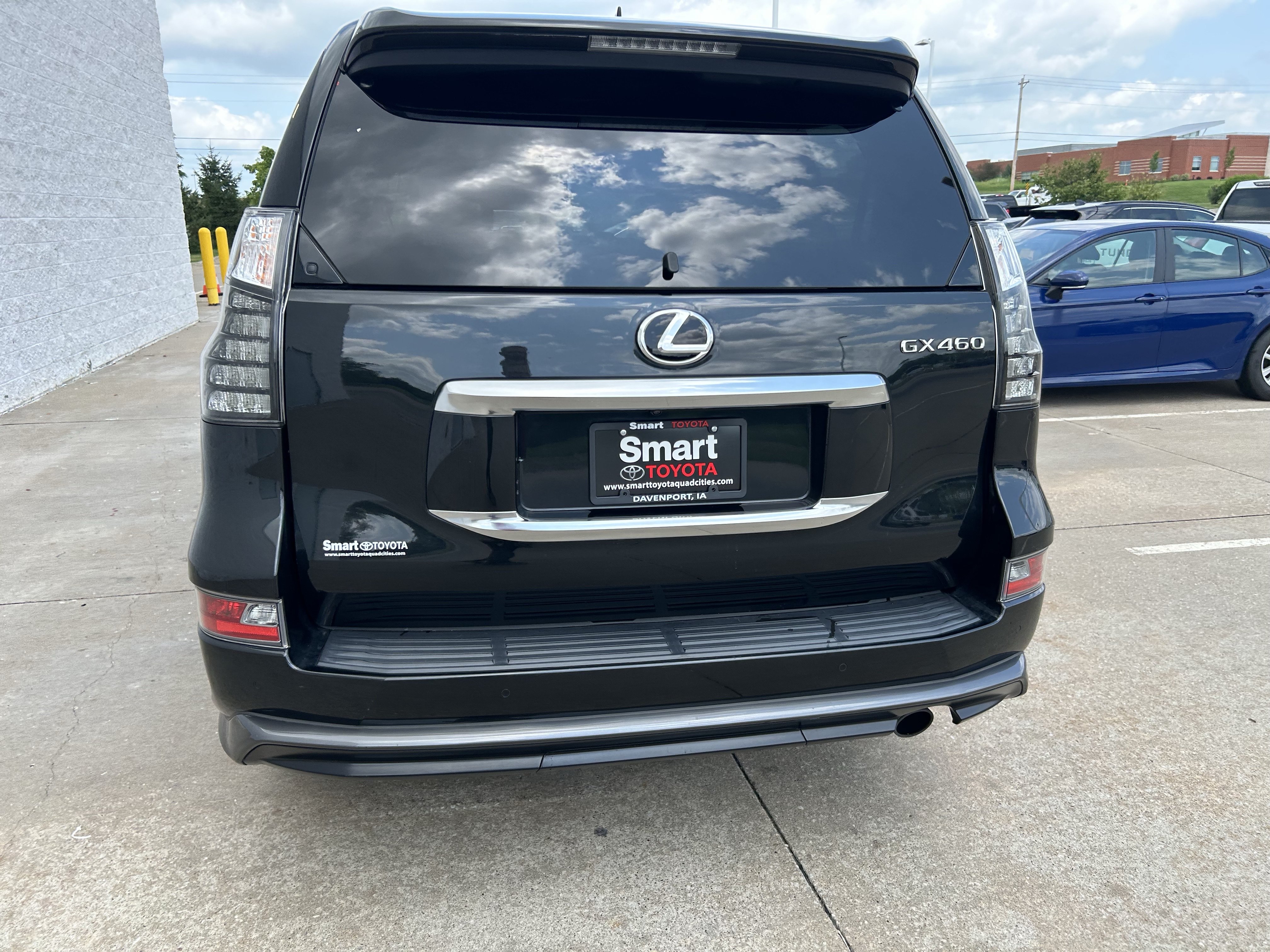 Used 2023 Lexus GX 460 Luxury w/ Sport Design Package AWD/4WD image 5