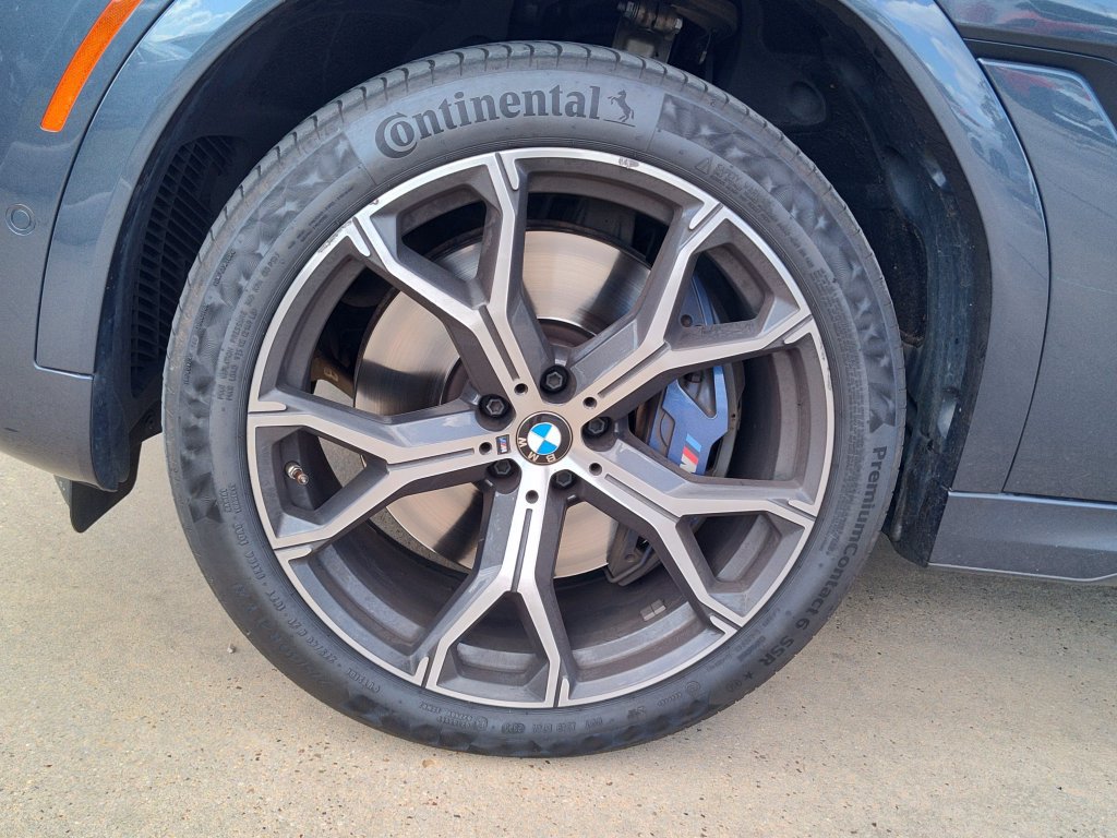 Used 2021 BMW X6 M50i w/ Premium Package AWD/4WD image 17
