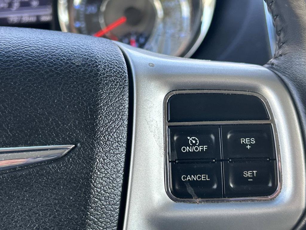 Used 2015 Chrysler Town & Country Touring FWD image 24