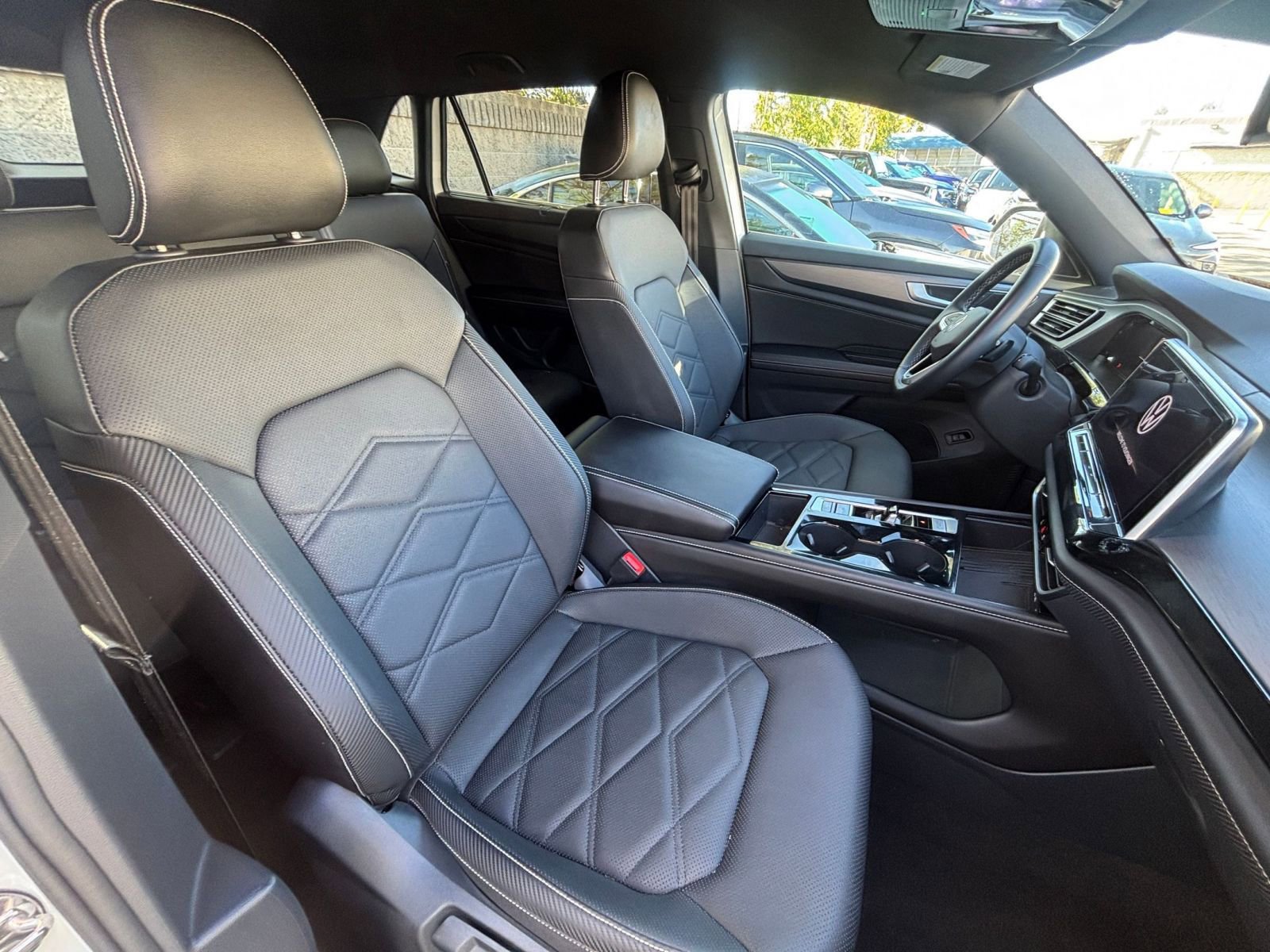 Used 2025 Volkswagen Atlas Cross Sport SE image 36