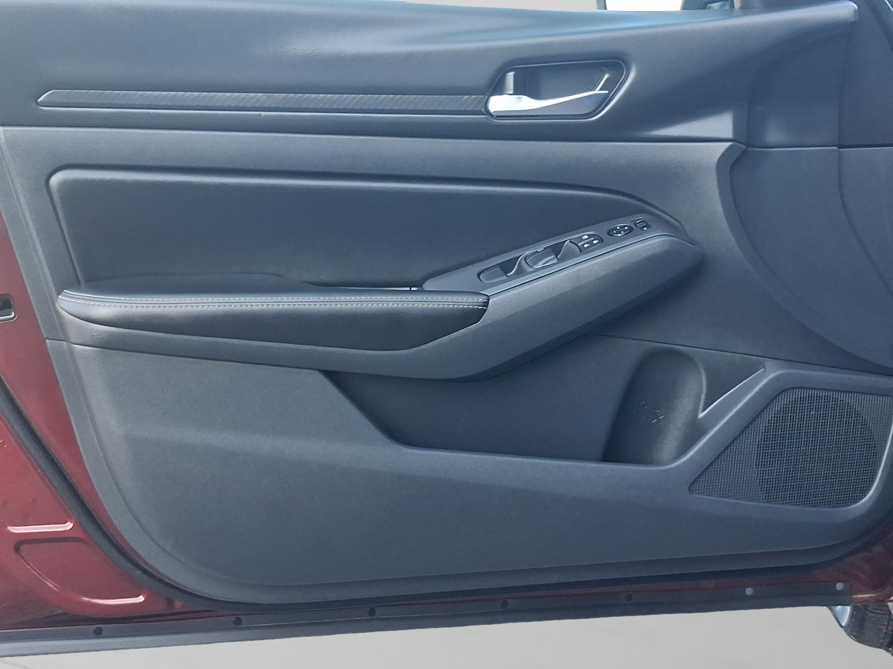 Used 2025 Nissan Altima 2.5 SV FWD image 11