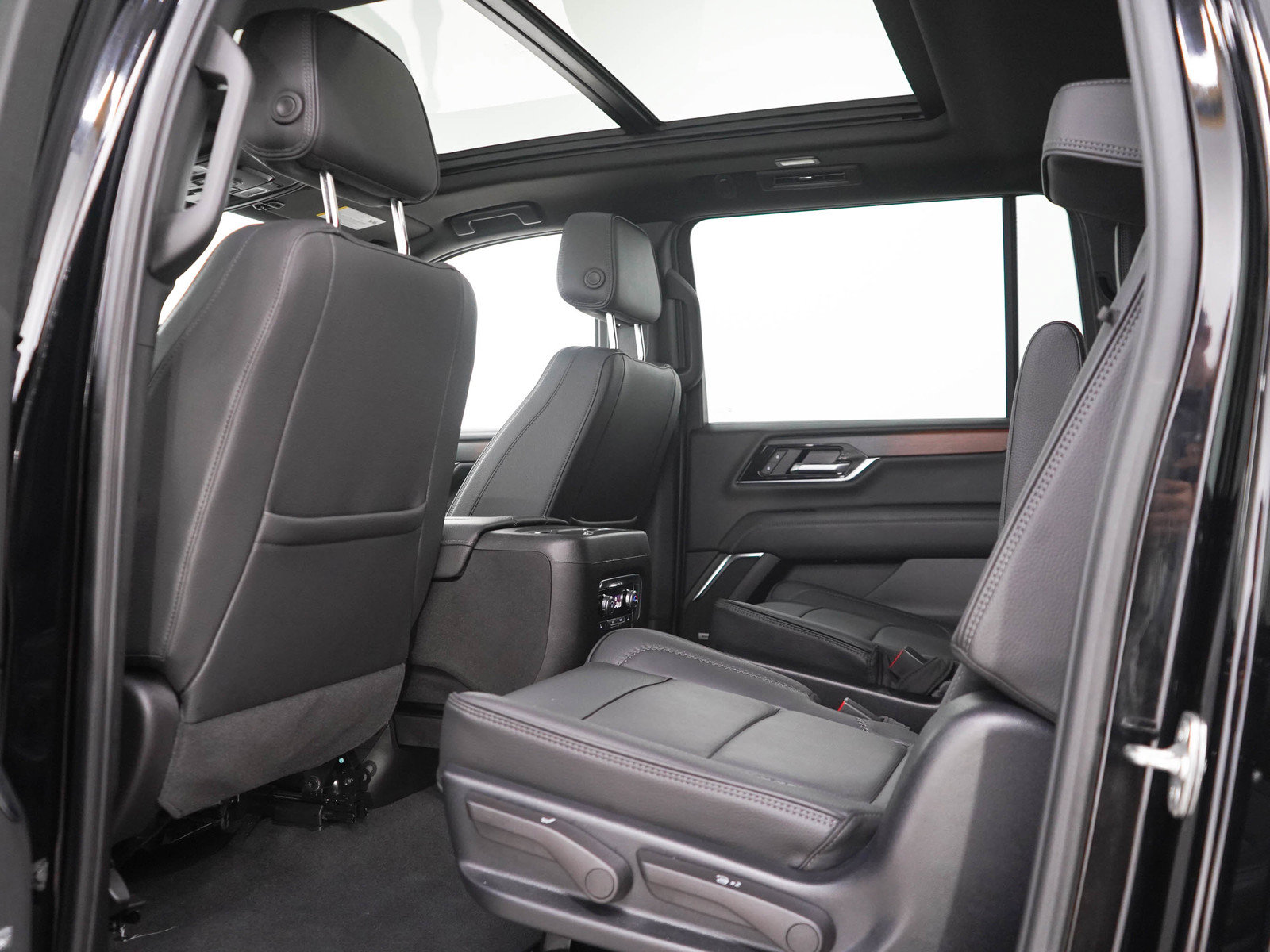 Used 2025 GMC Yukon XL Denali w/ Sun & Power Step Package AWD/4WD image 19