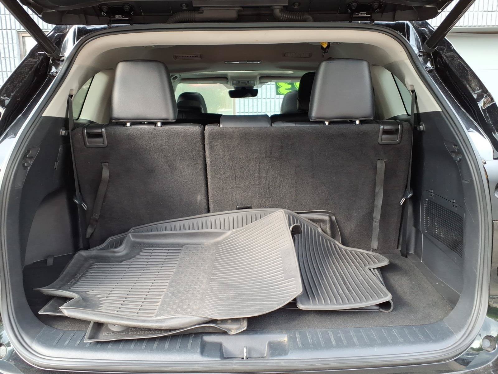 Used 2023 Toyota Highlander XLE AWD/4WD image 16