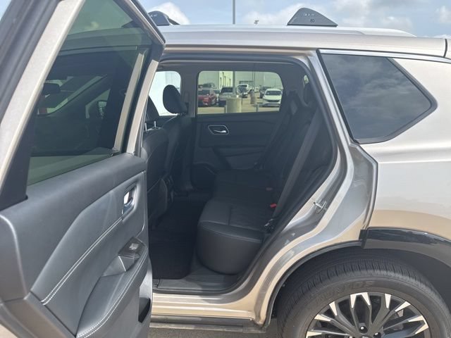 Used 2025 Nissan Rogue Platinum AWD/4WD image 27