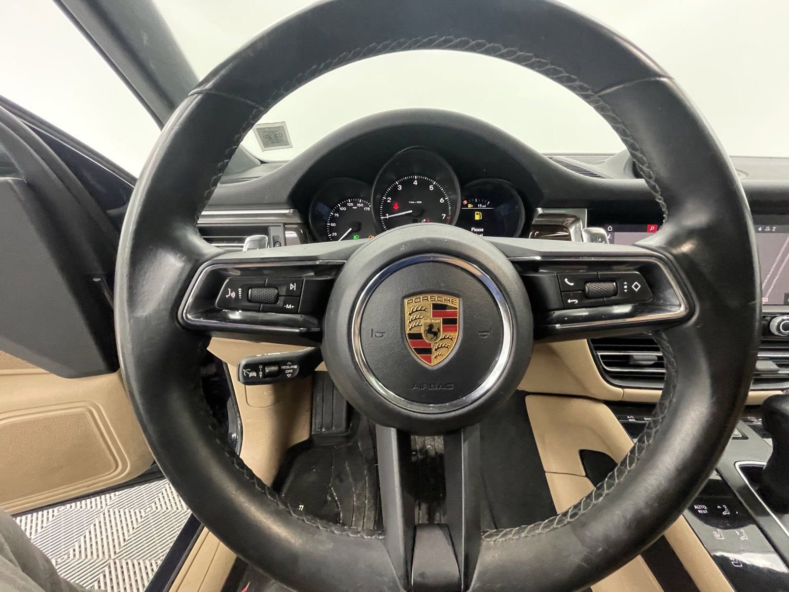 Certified 2023 Porsche Macan Turbo image 18