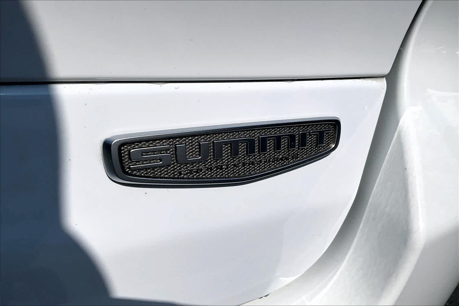 Used 2022 Jeep Grand Cherokee Summit AWD/4WD image 10
