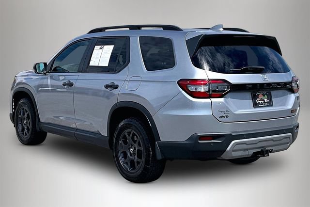 Used 2025 Honda Pilot TrailSport image 4