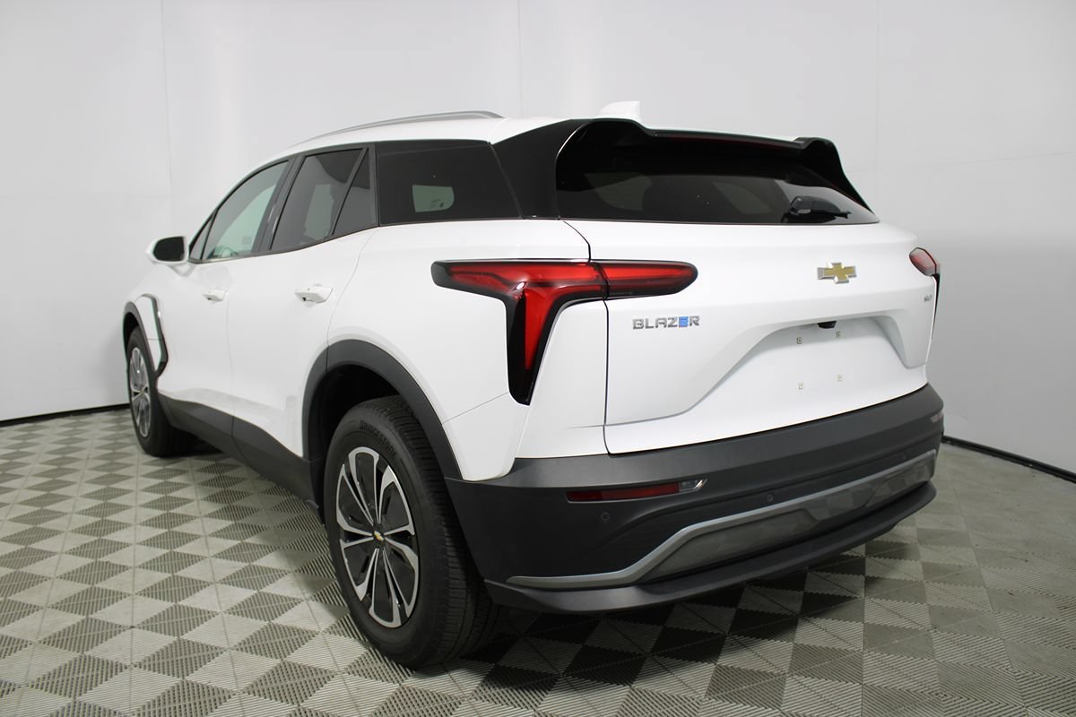Used 2024 Chevrolet Blazer EV LT AWD/4WD image 4