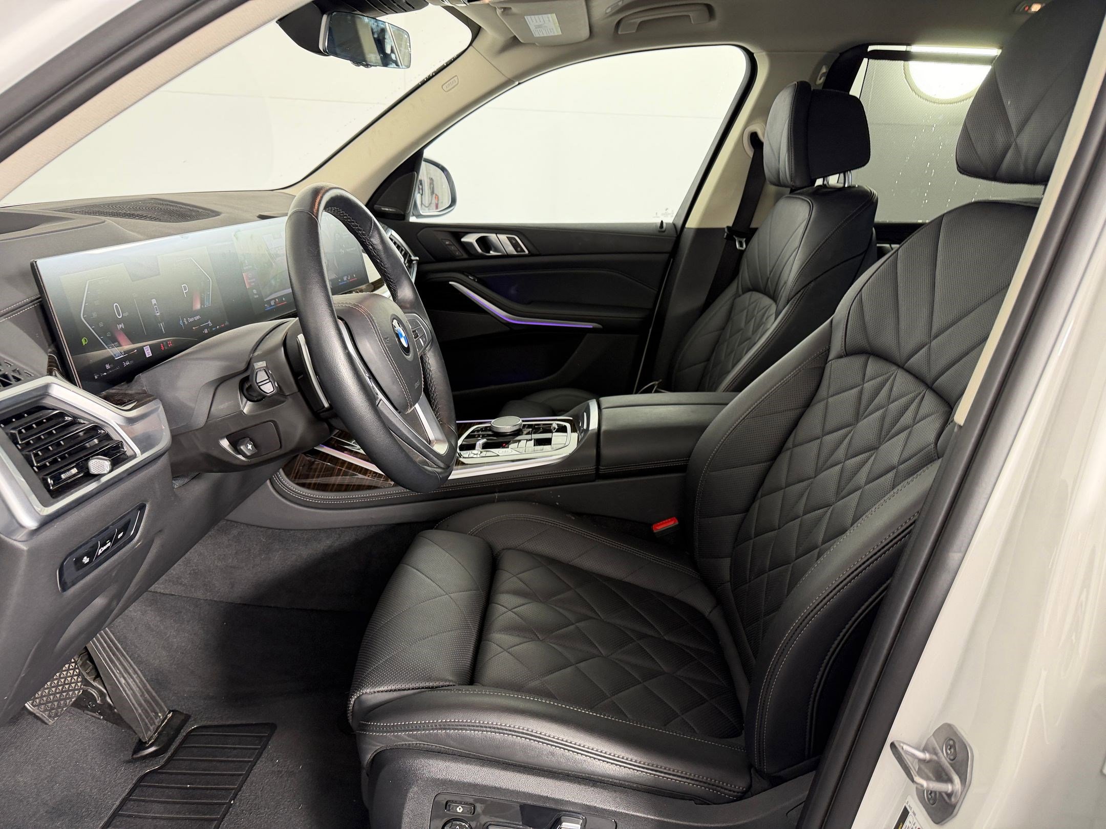 Used 2024 BMW X7 xDrive40i w/ Premium Package image 5