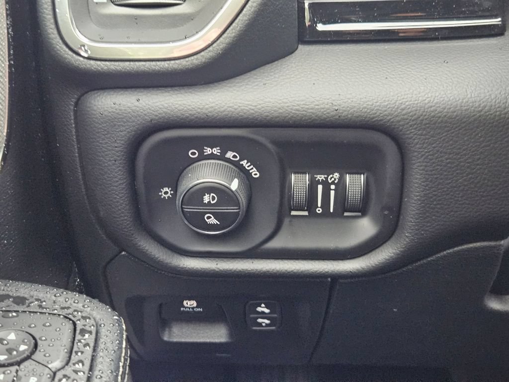 New 2026 RAM 1500 Laramie AWD/4WD image 18