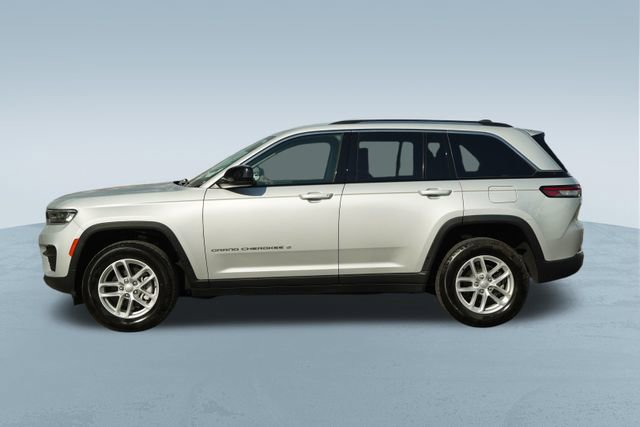 Used 2024 Jeep Grand Cherokee Laredo X image 4