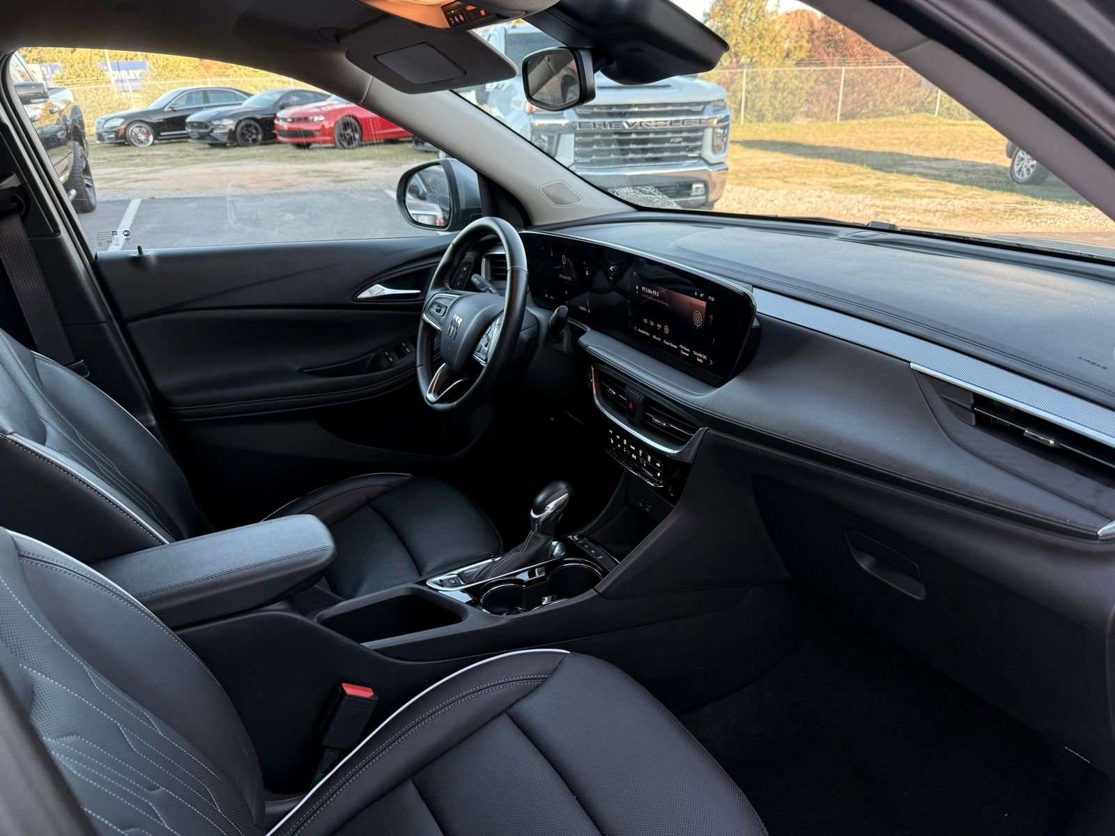 Used 2024 Buick Encore GX Avenir image 23