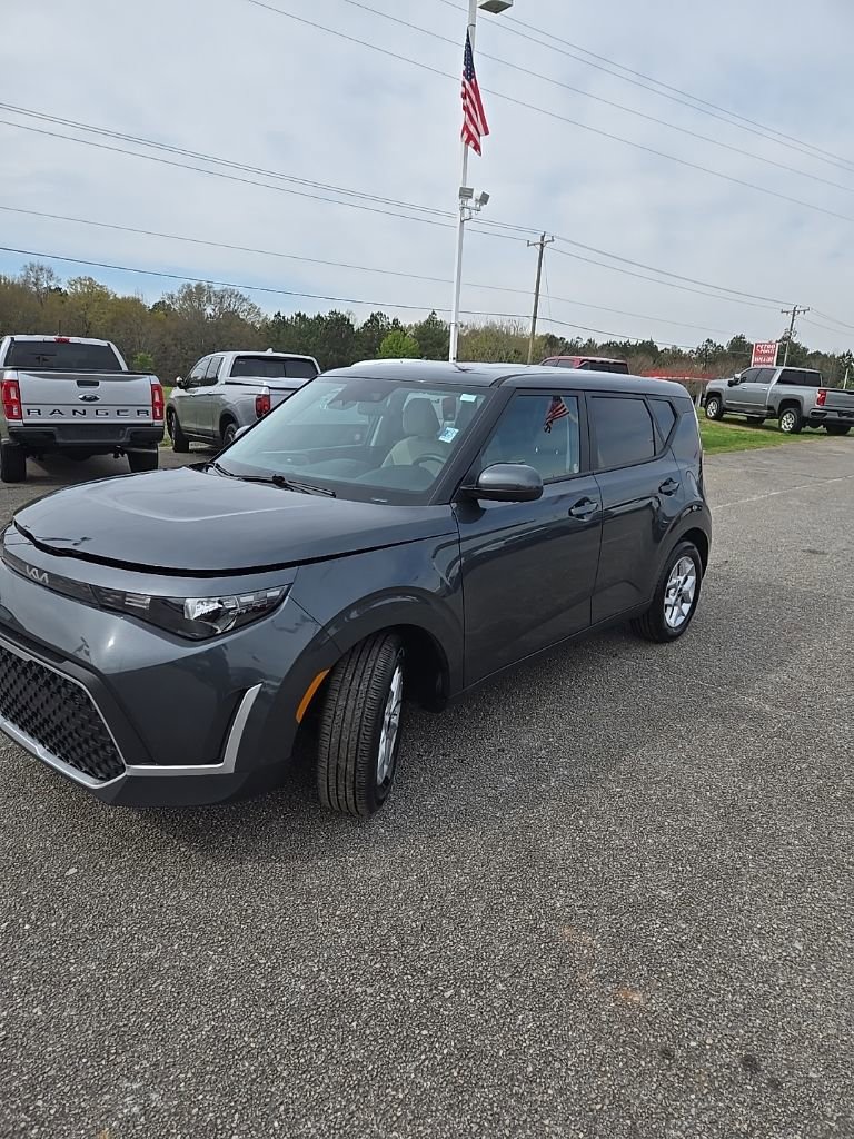 Used 2025 Kia Soul LX w/ LX Technology Package image 1