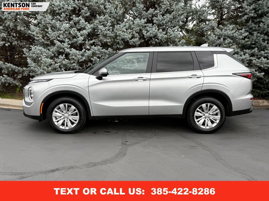 Used 2025 Mitsubishi Outlander ES image 4
