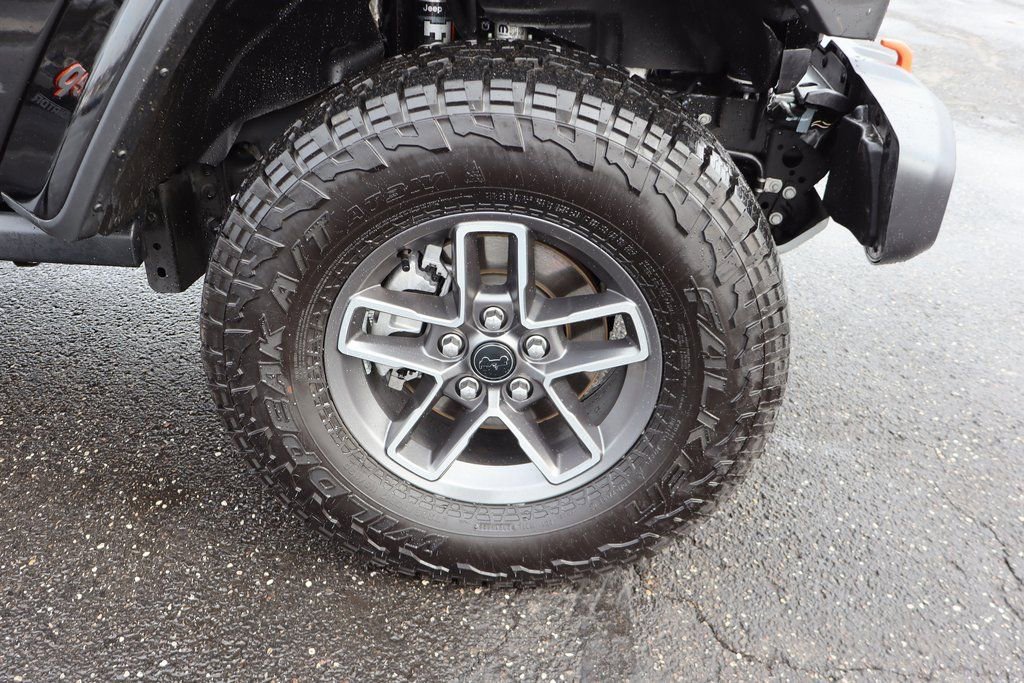 Used 2025 Jeep Gladiator Mojave w/ Convenience Group image 35