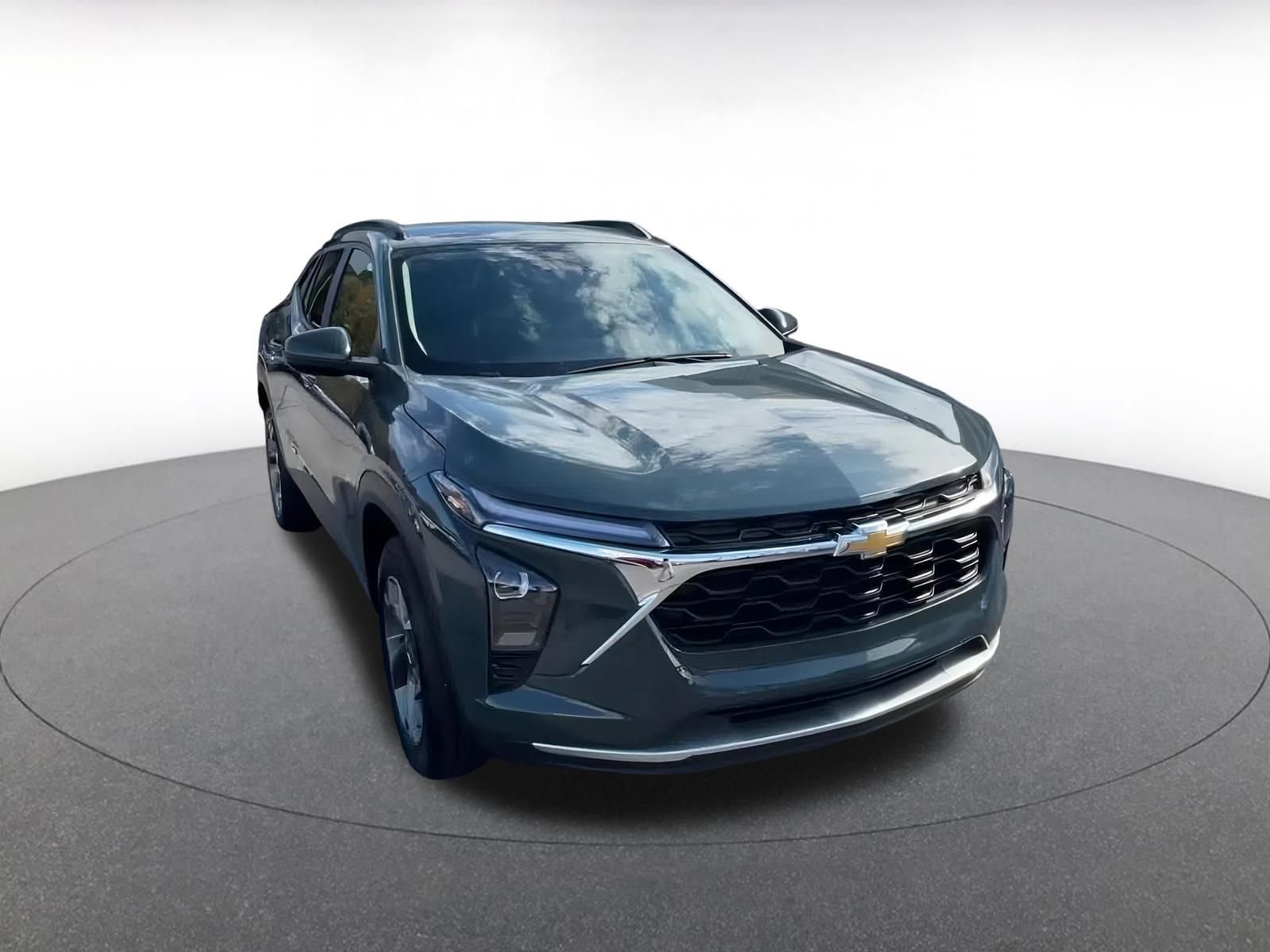 Used 2025 Chevrolet Trax LT image 3