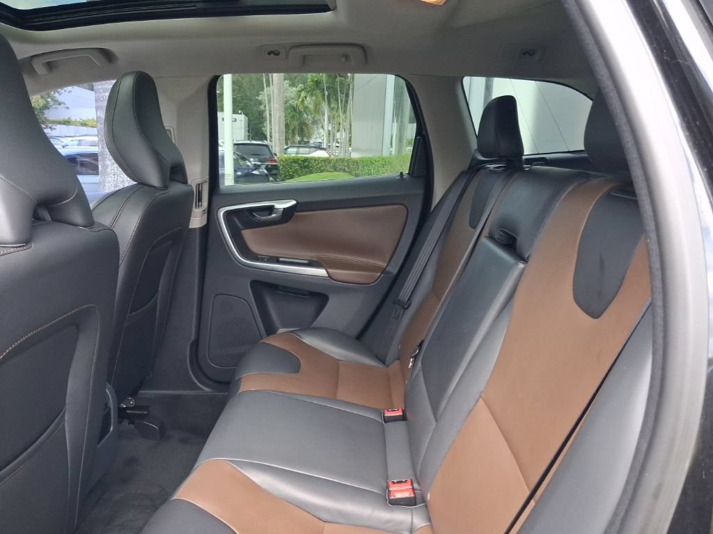 Used 2017 Volvo XC60 T5 Dynamic w/ Preferred Option Package FWD image 8