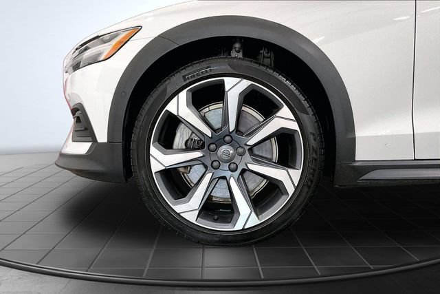 Certified 2021 Volvo V60 T5 Cross Country w/ Climate Package AWD/4WD image 11