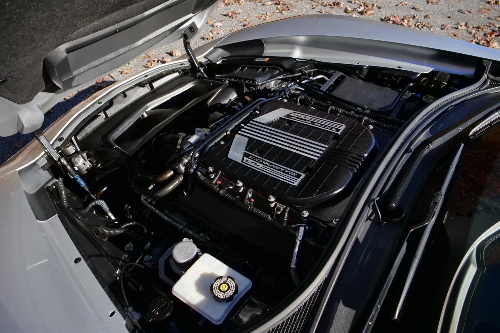 Used 2016 Chevrolet Corvette Z06 w/ 3LZ Preferred Equipment Group image 9