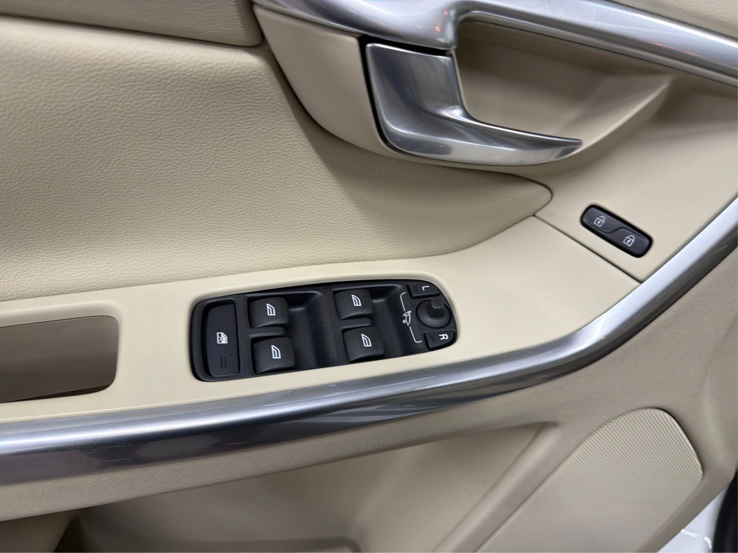 Used 2015 Volvo XC60 T5 Platinum FWD image 41