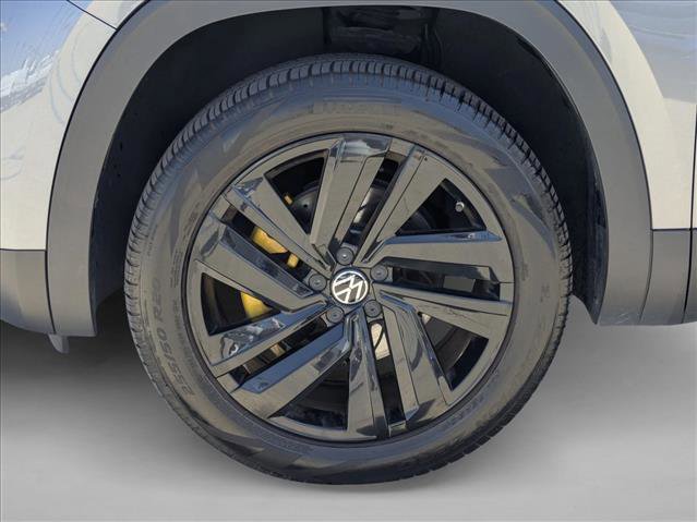 Used 2023 Volkswagen Atlas Cross Sport SE FWD image 24