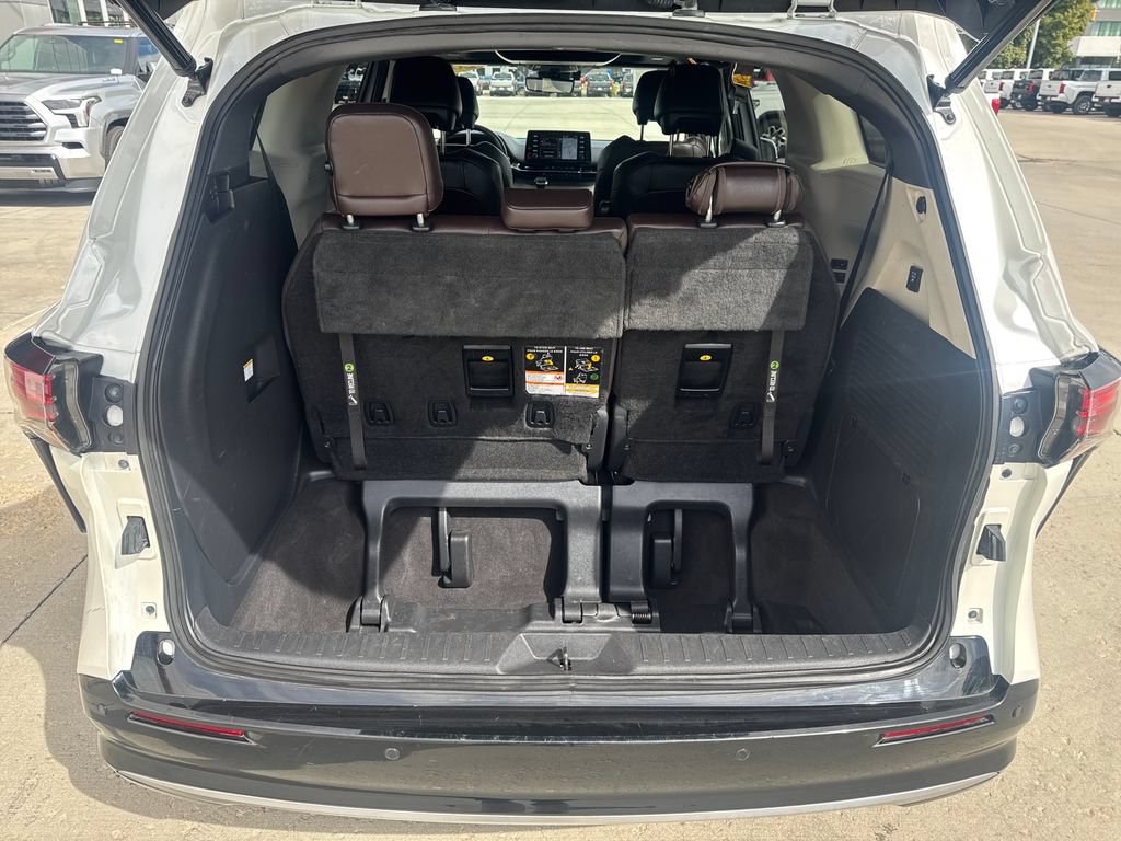 Used 2021 Toyota Sienna Platinum AWD/4WD image 24