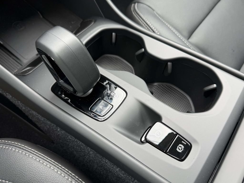 New 2026 Volvo XC40 B5 Core w/ Climate Package AWD/4WD image 6