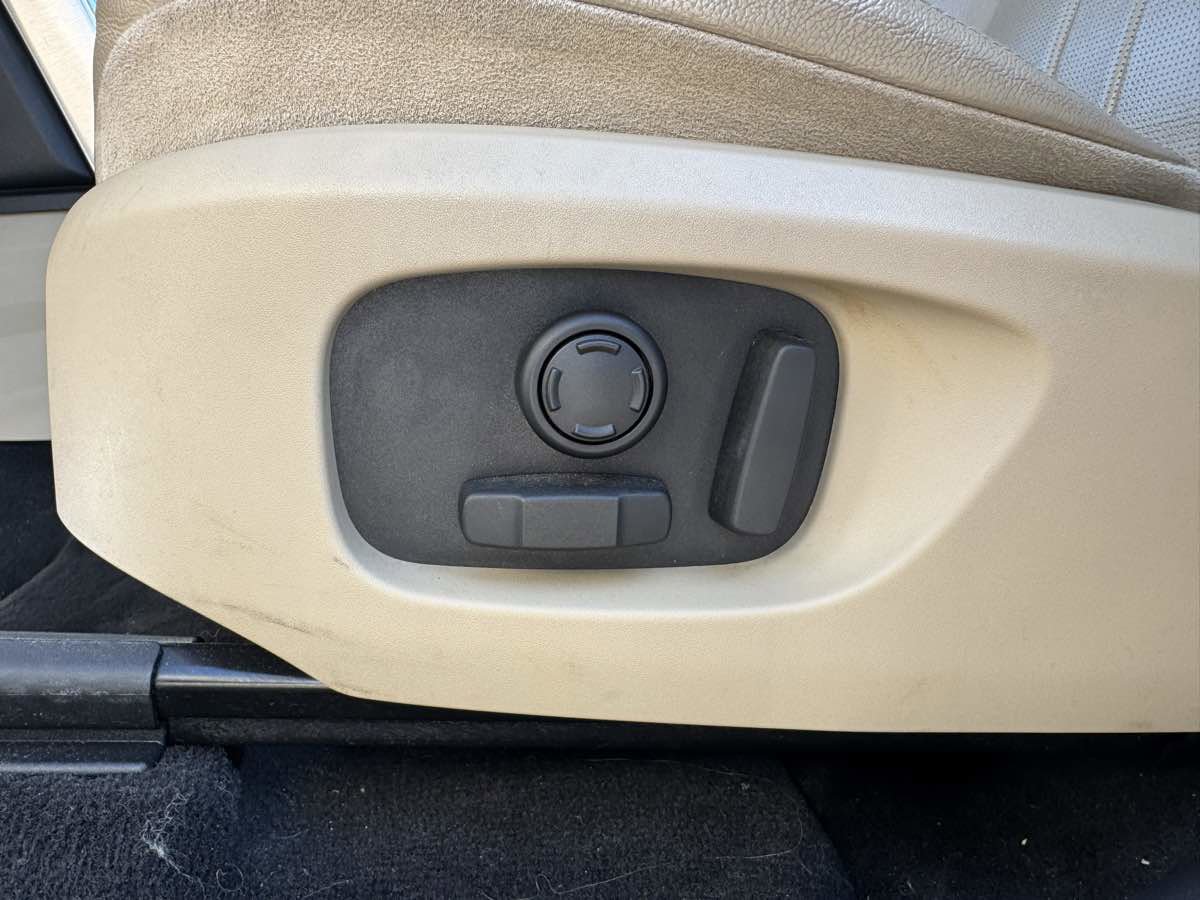 Used 2018 Land Rover Discovery Sport HSE image 24