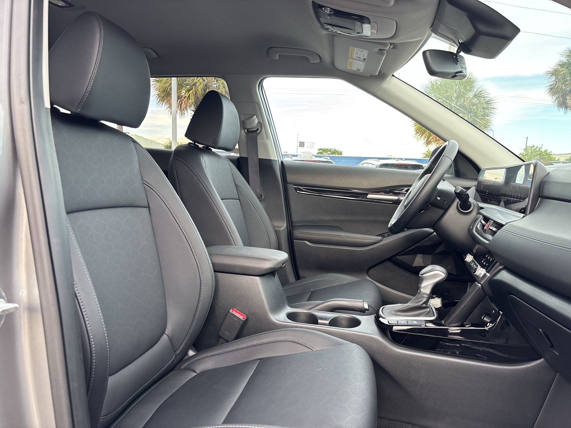 Used 2025 Kia Seltos EX FWD image 23