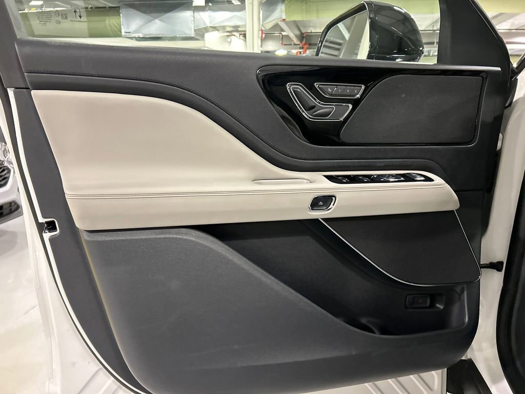 Used 2026 Lincoln Aviator AWD image 10